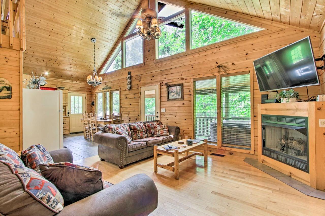 Cabin With Hot Tub And Deck About 12 Mi To Pigeon Forge! Sevierville Exterior foto