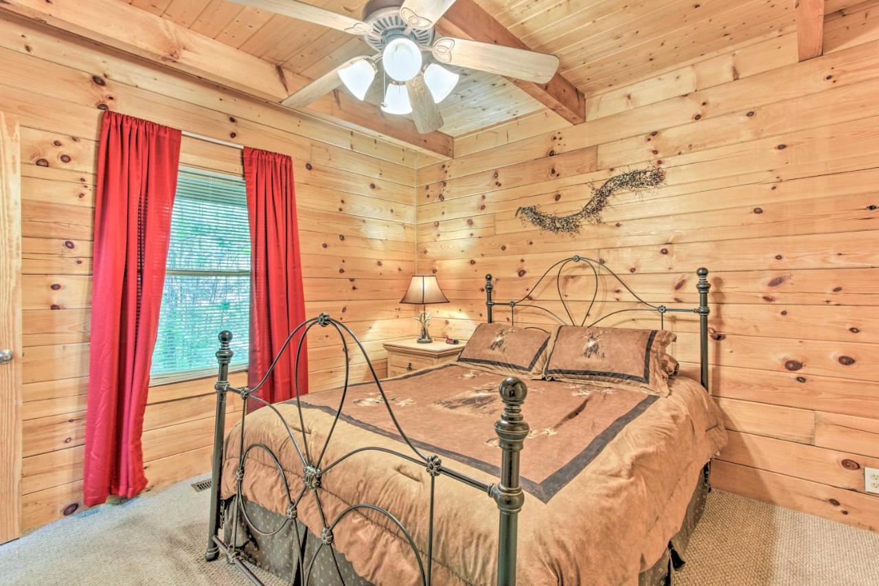 Cabin With Hot Tub And Deck About 12 Mi To Pigeon Forge! Sevierville Exterior foto